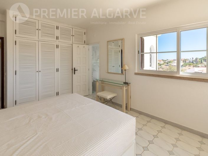 Image No.23-6 Bed House for sale