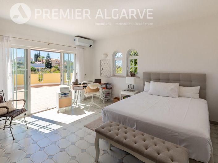 Image No.33-6 Bed House for sale