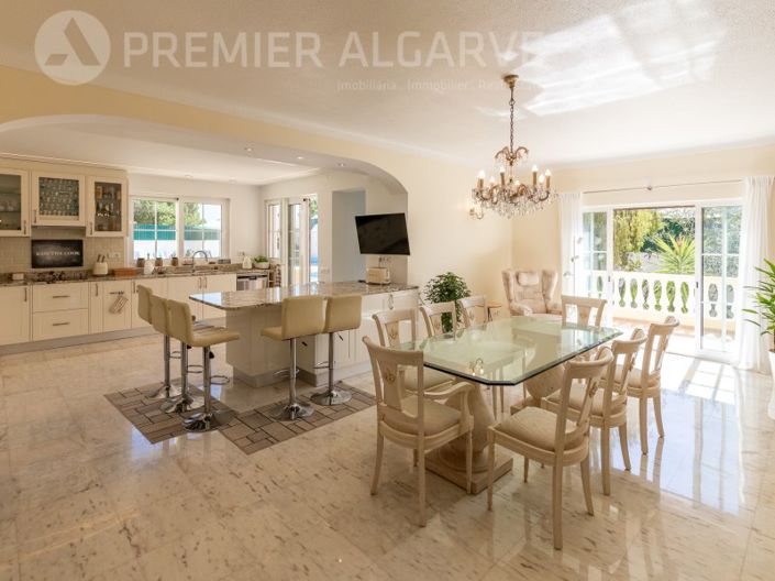 Image No.40-6 Bed House for sale