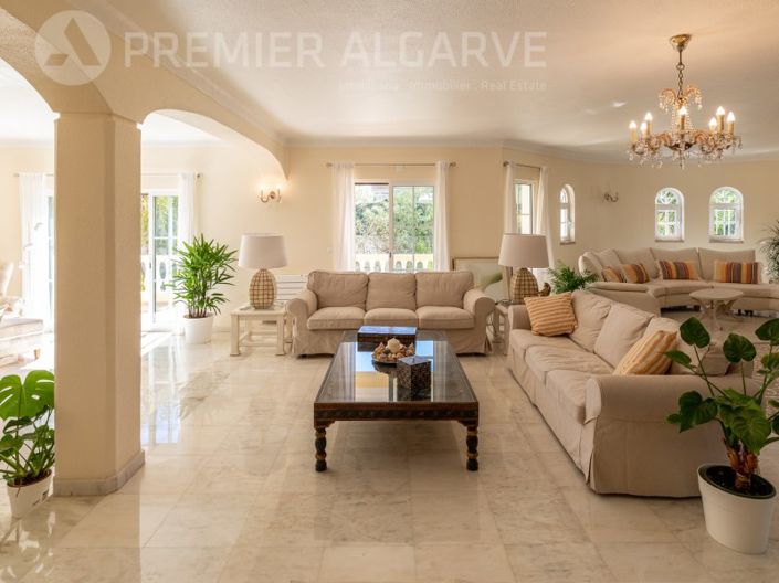 Image No.42-6 Bed House for sale