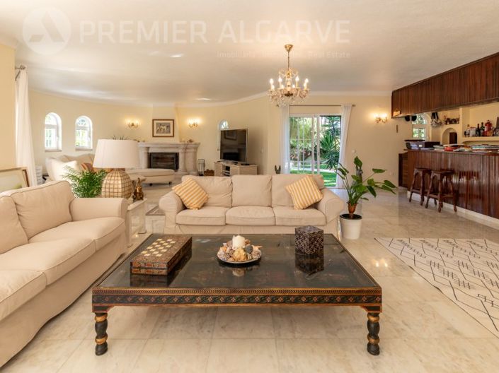 Image No.44-6 Bed House for sale