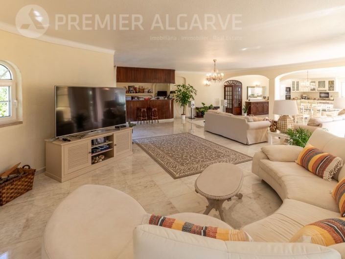 Image No.45-6 Bed House for sale