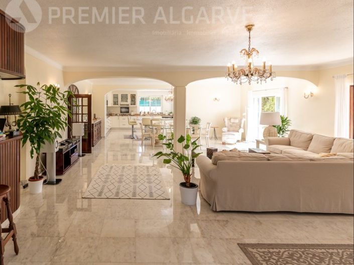 Image No.46-6 Bed House for sale