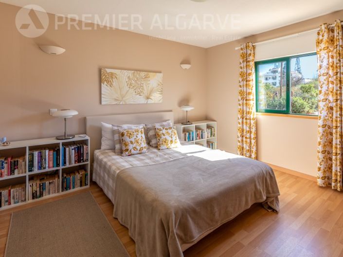 Image No.63-6 Bed House for sale