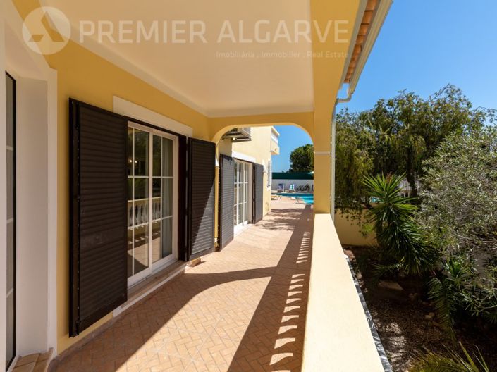 Image No.9-6 Bed House for sale