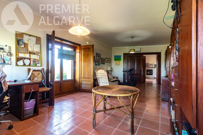 Image No.10-5 Bed Villa for sale