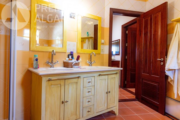 Image No.19-5 Bed Villa for sale