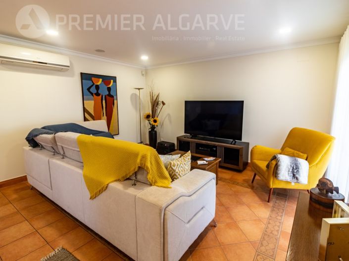 Image No.10-3 Bed House for sale