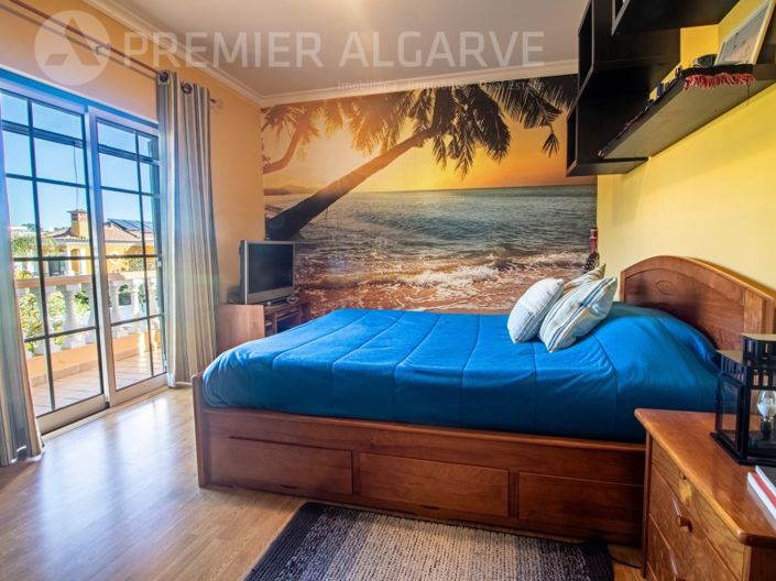 Image No.11-3 Bed House for sale