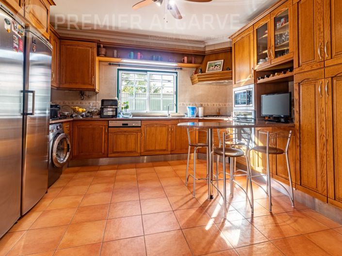 Image No.8-3 Bed House for sale