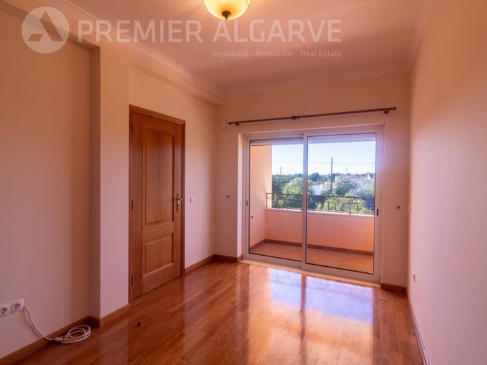 Image No.12-4 Bed House for sale