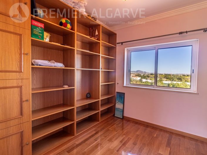 Image No.16-4 Bed House for sale