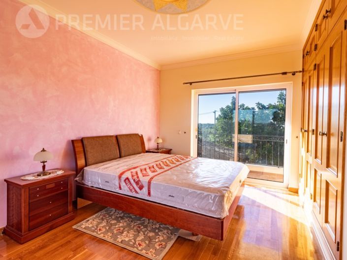 Image No.17-4 Bed House for sale