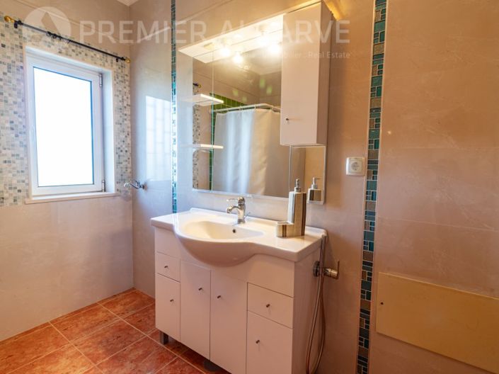 Image No.18-4 Bed House for sale