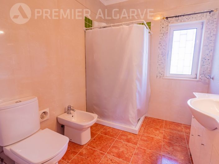 Image No.19-4 Bed House for sale