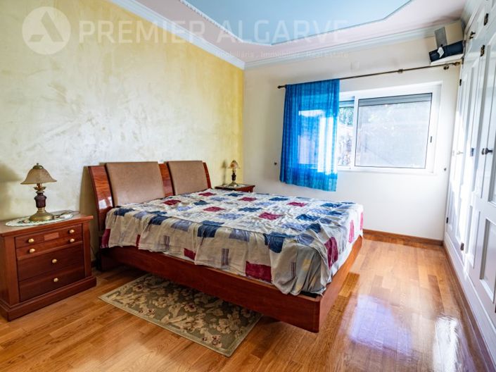 Image No.21-4 Bed House for sale