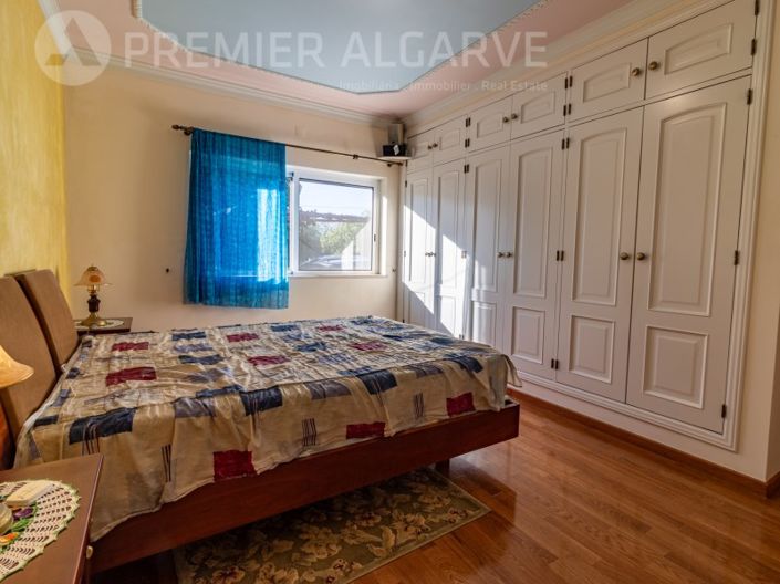 Image No.22-4 Bed House for sale