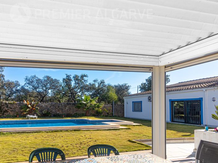 Image No.1-5 Bed House for sale