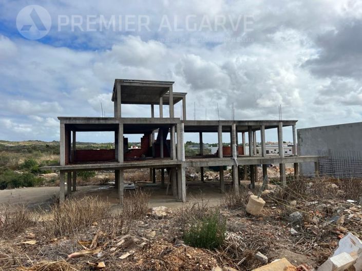 Image No.17-4 Bed House for sale