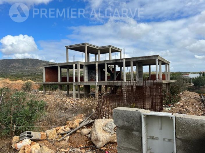 Image No.2-4 Bed House for sale