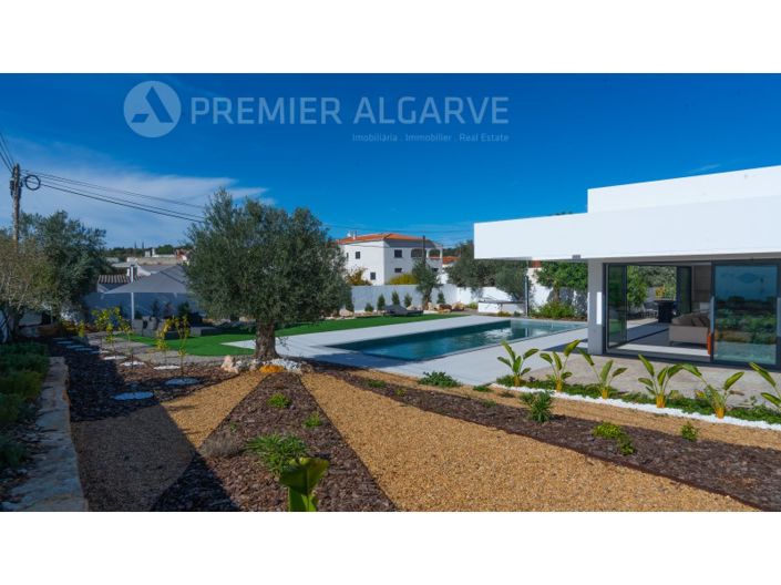 Image No.1-4 Bed House for sale