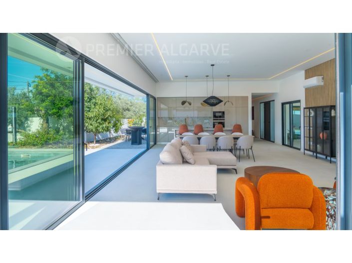 Image No.12-4 Bed House for sale