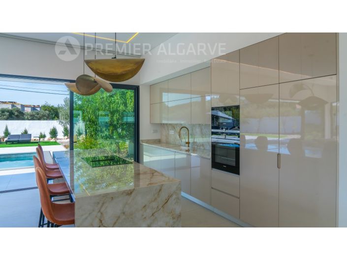 Image No.15-4 Bed House for sale