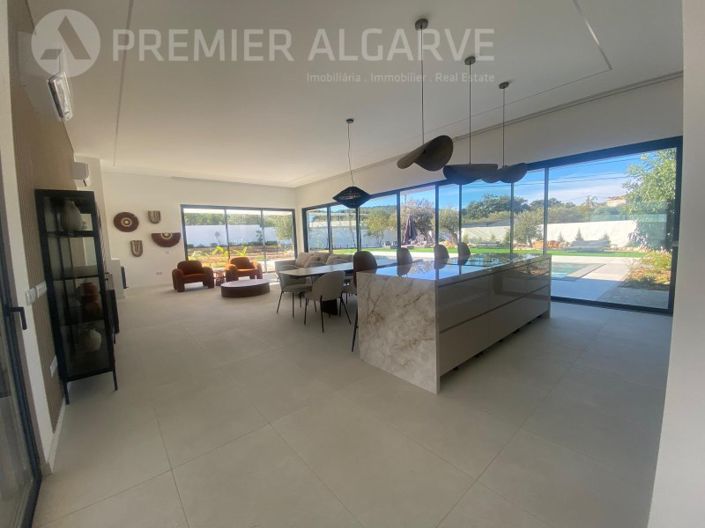 Image No.16-4 Bed House for sale