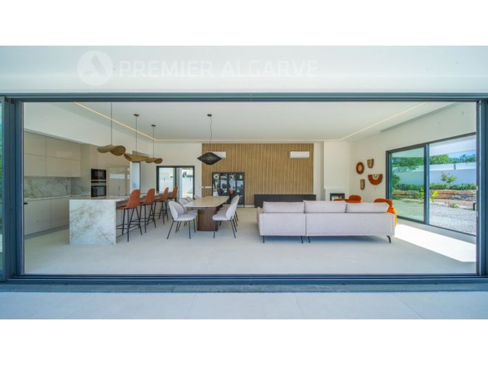 Image No.20-4 Bed House for sale