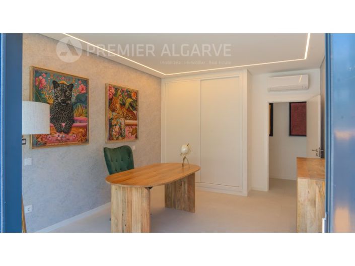 Image No.21-4 Bed House for sale