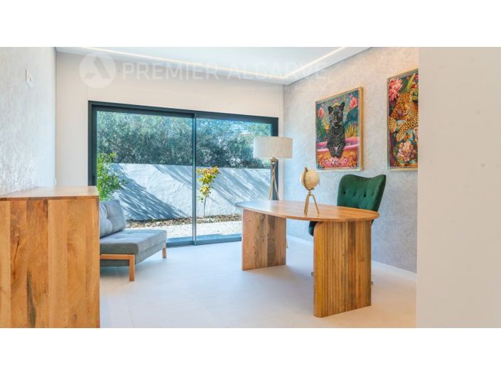 Image No.22-4 Bed House for sale