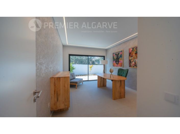 Image No.24-4 Bed House for sale