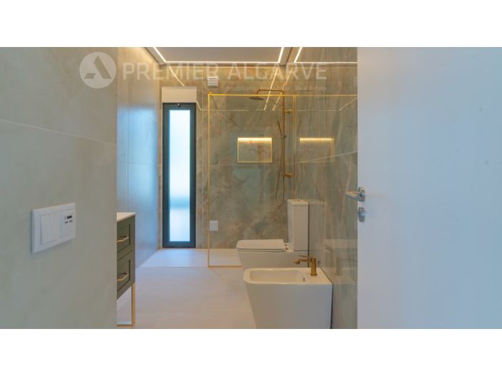 Image No.28-4 Bed House for sale