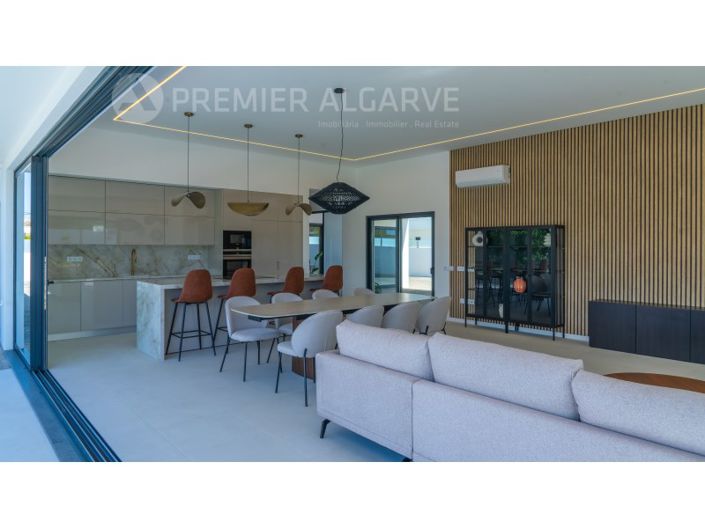 Image No.3-4 Bed House for sale