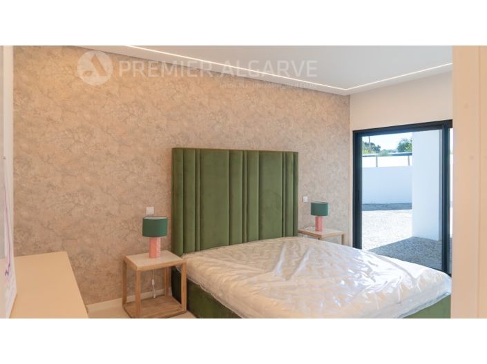 Image No.30-4 Bed House for sale