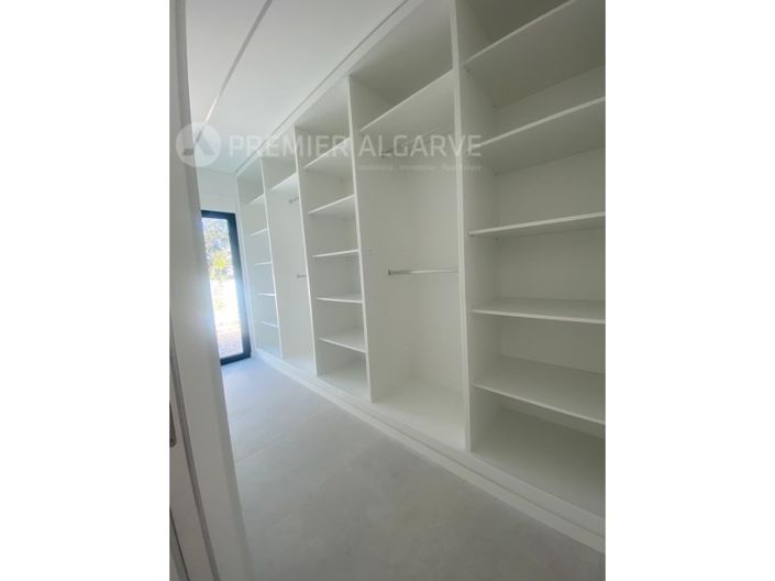 Image No.33-4 Bed House for sale