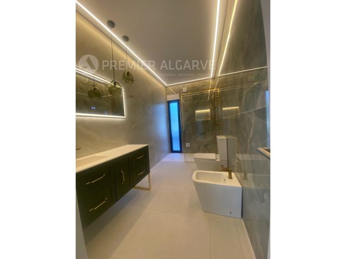 Image No.34-4 Bed House for sale