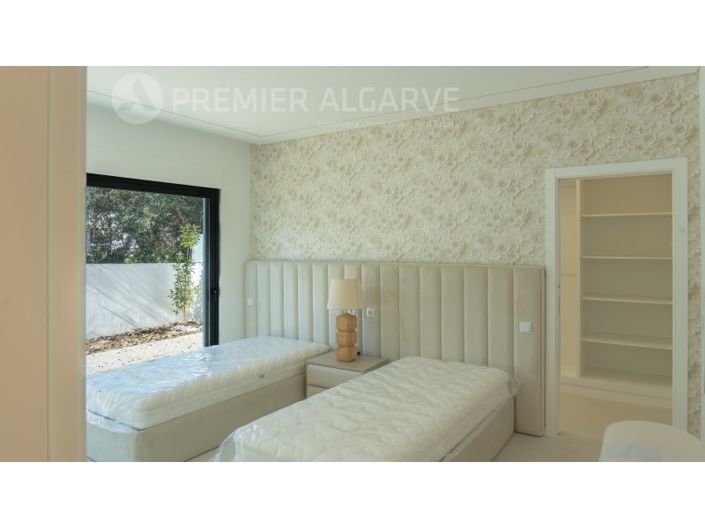 Image No.36-4 Bed House for sale