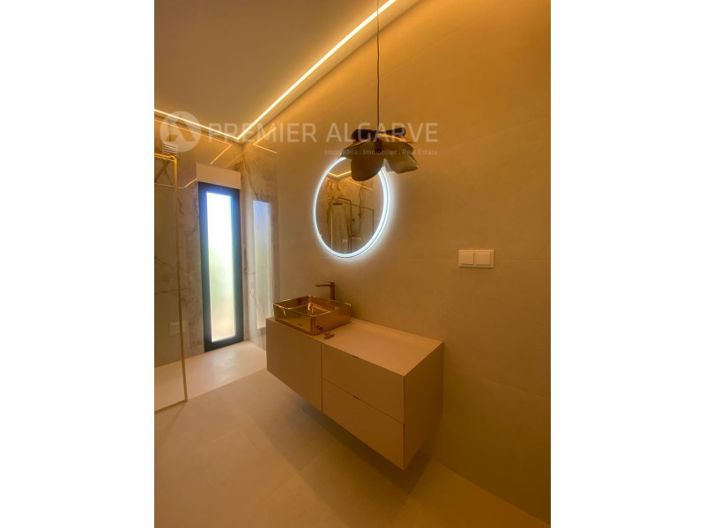 Image No.37-4 Bed House for sale