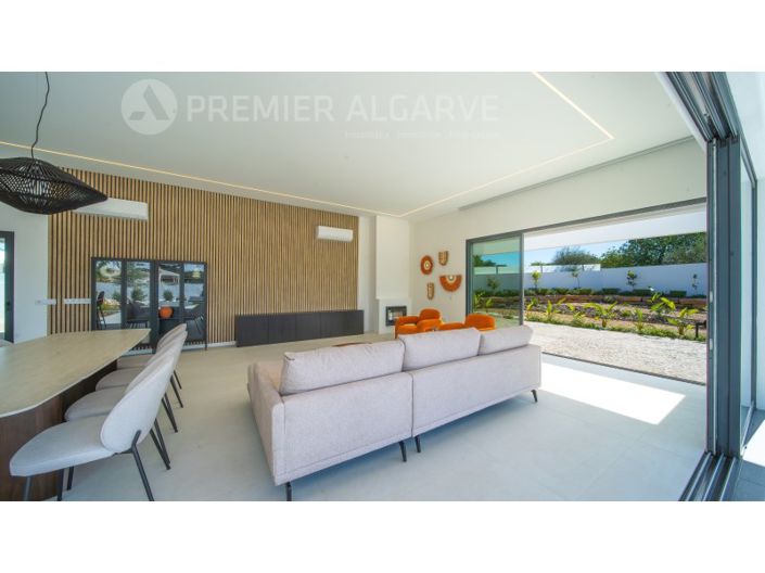 Image No.38-4 Bed House for sale