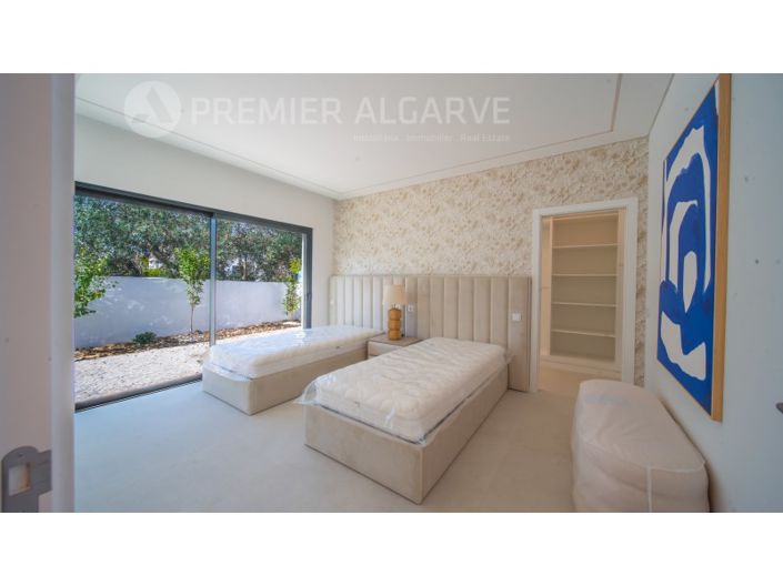 Image No.40-4 Bed House for sale