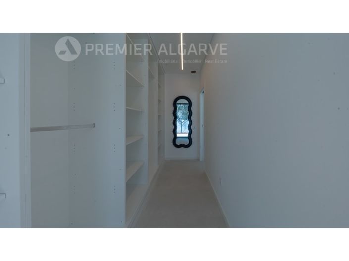 Image No.41-4 Bed House for sale