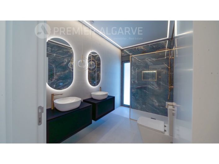 Image No.42-4 Bed House for sale