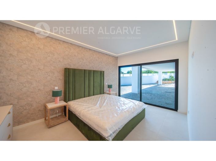 Image No.44-4 Bed House for sale