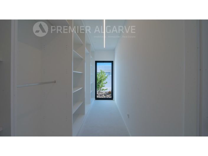 Image No.46-4 Bed House for sale