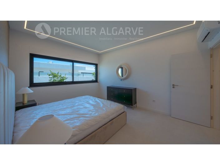 Image No.48-4 Bed House for sale