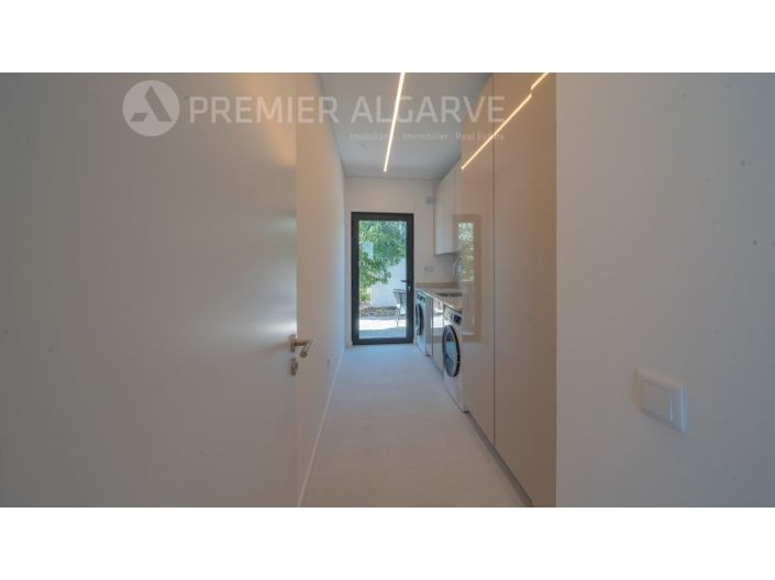 Image No.49-4 Bed House for sale