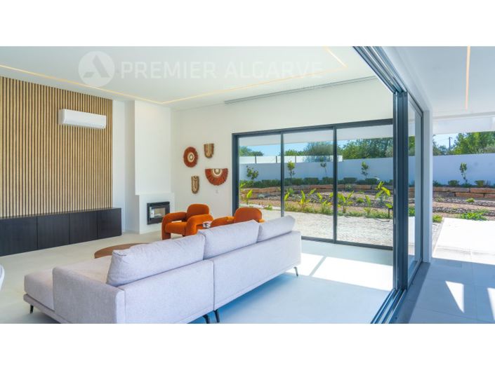 Image No.5-4 Bed House for sale