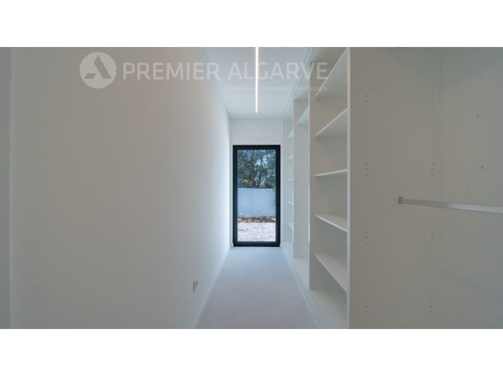 Image No.50-4 Bed House for sale