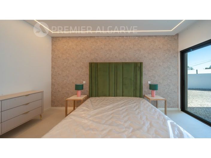 Image No.52-4 Bed House for sale